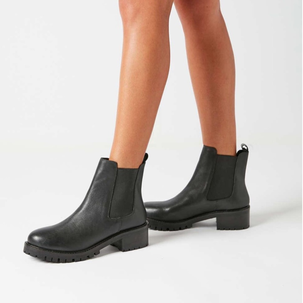 Urban Outfitters Zoe Chelsea Boot Combat Boot